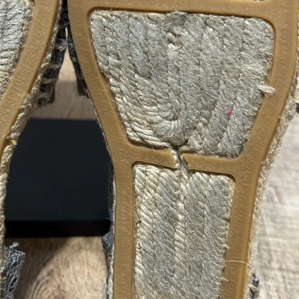 TORY BURCH Silver Leather Espadrille Sandals Sz 5.5 Elastic Gray Crossed Straps